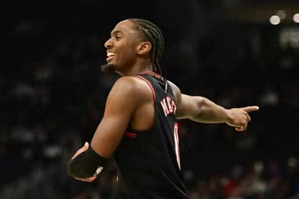 28圈-马刺屠76人揽四奖,文班24分钟+41;防守破局雪旧耻,前路可可期